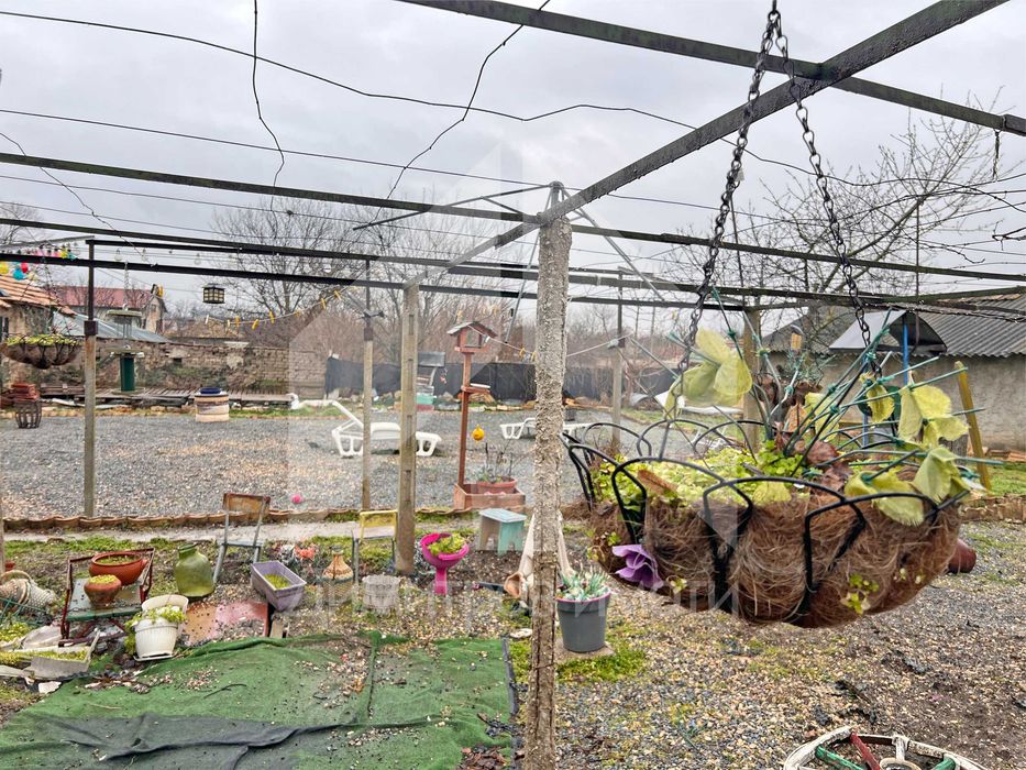 Продава еднофамилна, реновирана къща със 762 кв.м. двор в гр. Плиска.