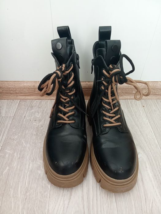 Продам ботинки женские