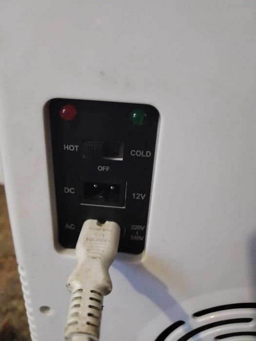 Мини хладилник COOLER BOX
с обем 8 литра / Cold 55W /Hot 45W
ниска кон