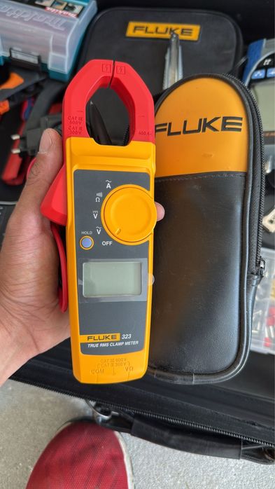Fluke 323 clampmeter