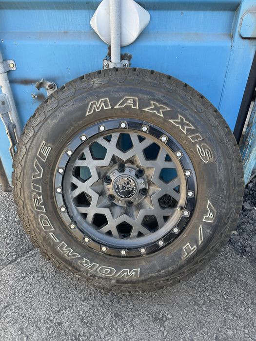 275/65/17 Maxxis