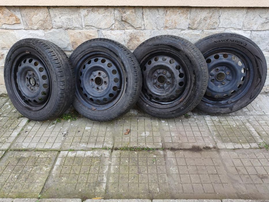 Гуми с джанти 4 бр. 155/65R14 - 60 евро и 2 бр. 145/70R -20 евро