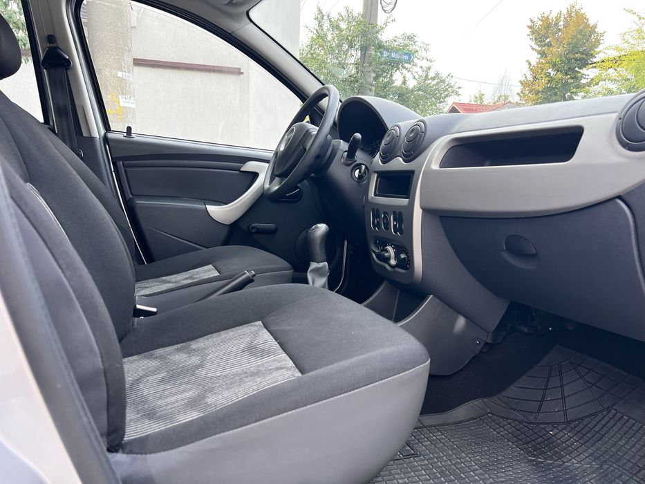 • Dacia Sandero / 46.000 KM / 1.4 MPI •