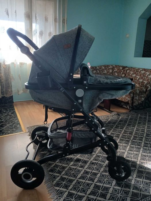 Продава се бебешка количка със зимен и летен кош