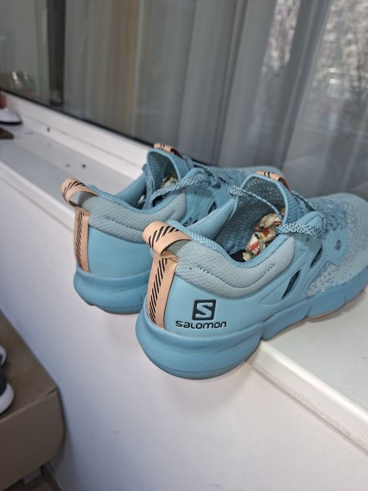 Vând pantofi sport Salomon  nr 42
