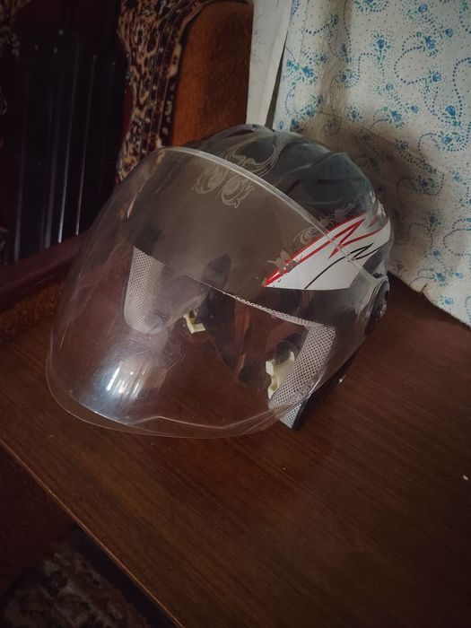 Продам мотошлем в отличном состоянии