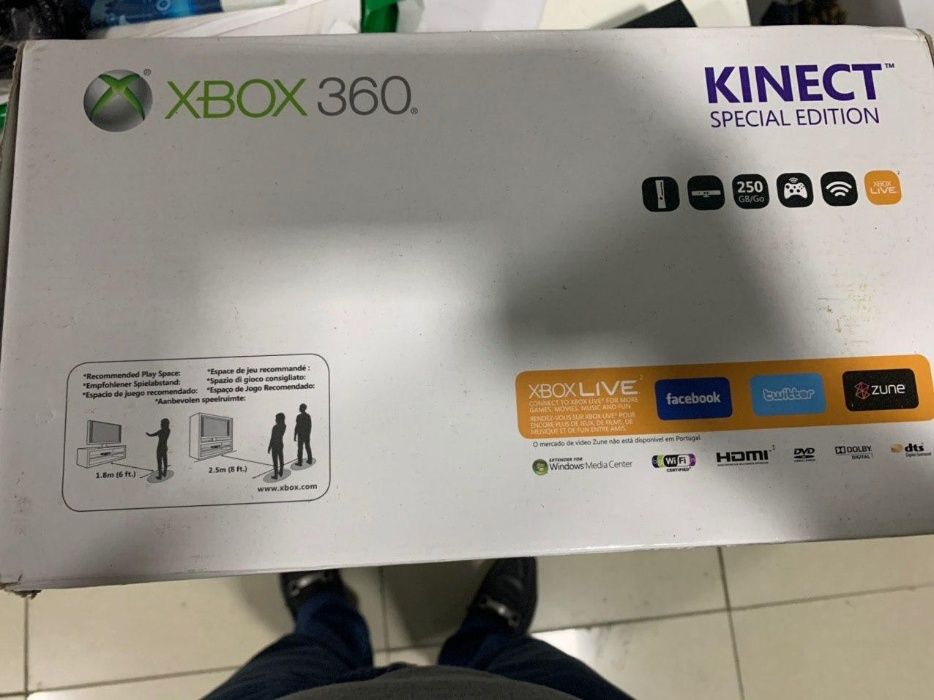 Продаю XBOX 360 slim KINECT 250GB в отличном состоянии