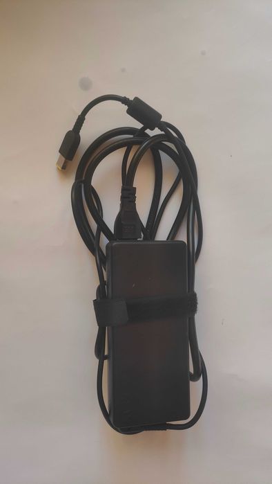 Зарядно lenovo 135W 20v /6.7A с правоъгълна букса.