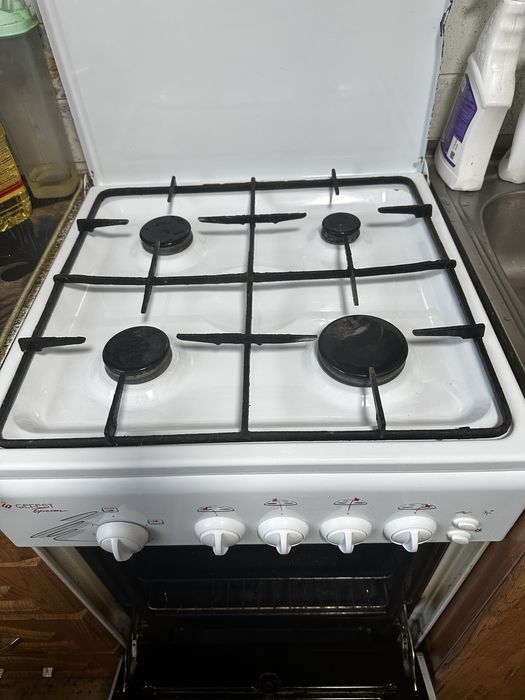 Продам газ плиту самовывоз