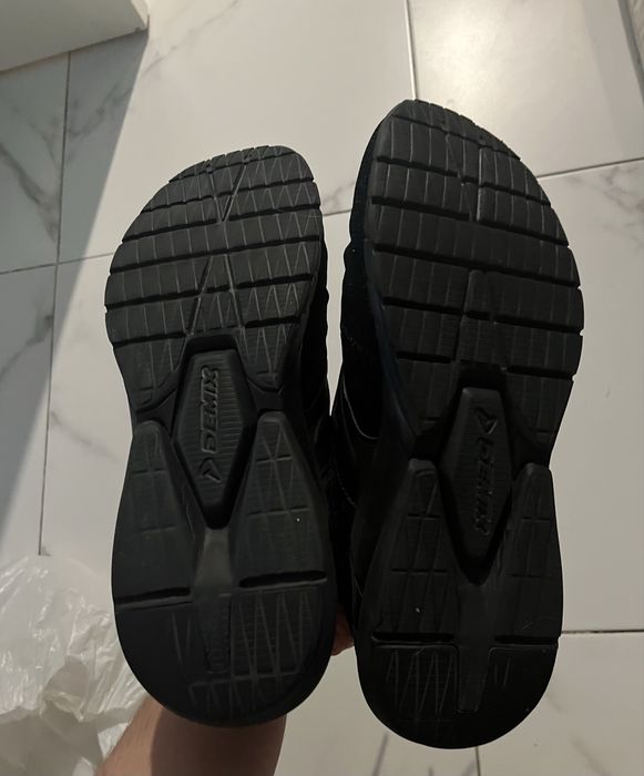 Кроссовки Demix 42 размер