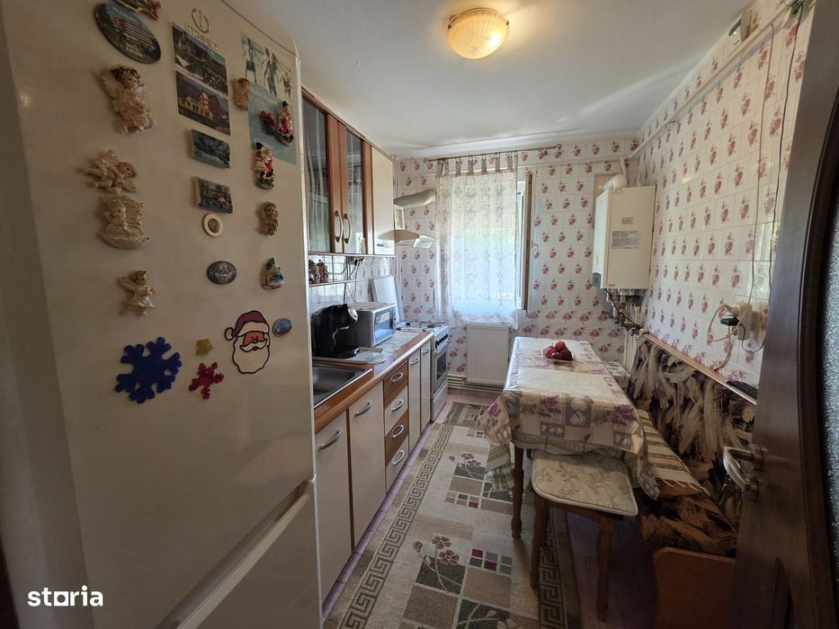 Apartament cu 4 camere si centrala termica-etajul 2/4