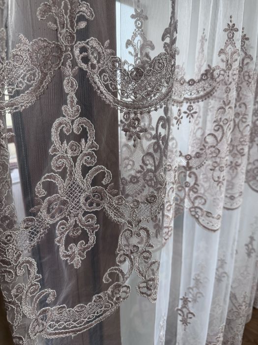 Perdea cu broderie…