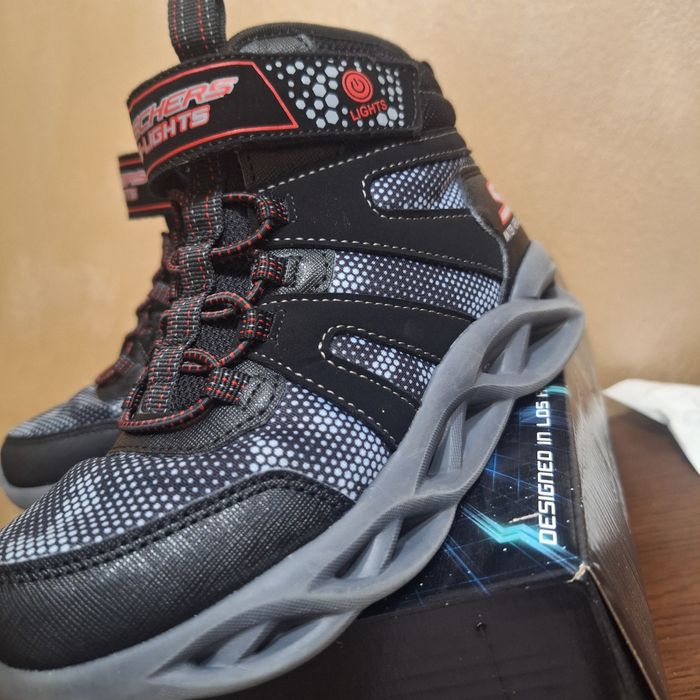 Skechers боти , ботуши светещи