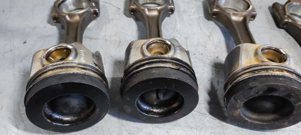 Piston volkswagen vw passat golf 1.6 tdi E6 cod motor CRK