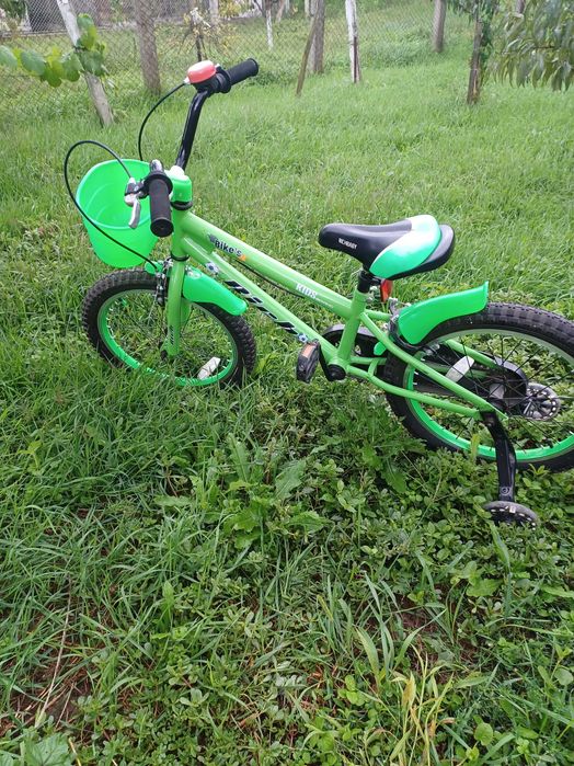 Bicicletă copii cu roți ajutătoare