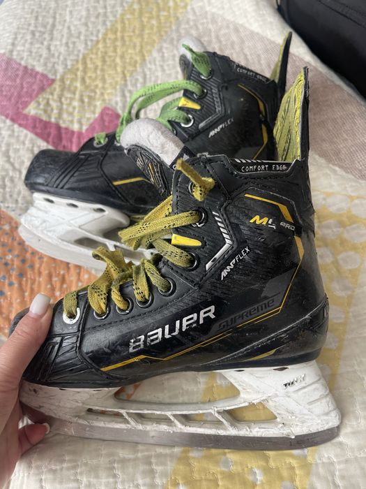 Коньки хоккейные