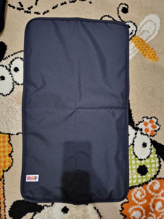 Бебешка чанта на HIPP с подарък чаша ХИП с твърд накрайник