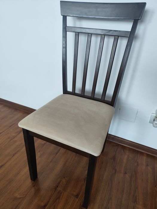 Scaun impecabil, Mobexpert