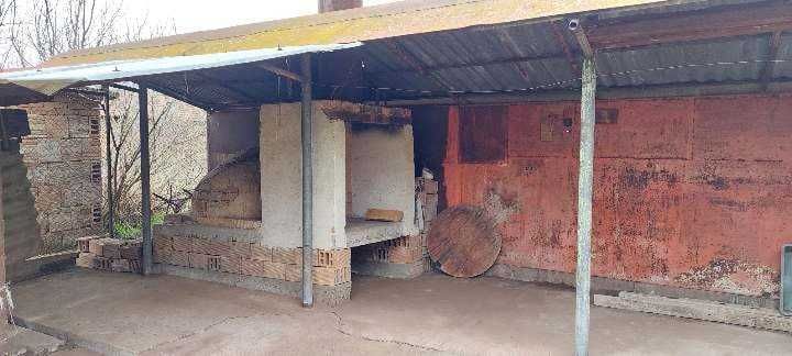 Къща с двор в с. Павел, общ. Полски Тръмбеш