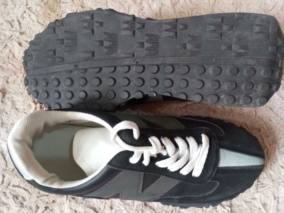 Продам кроссовки