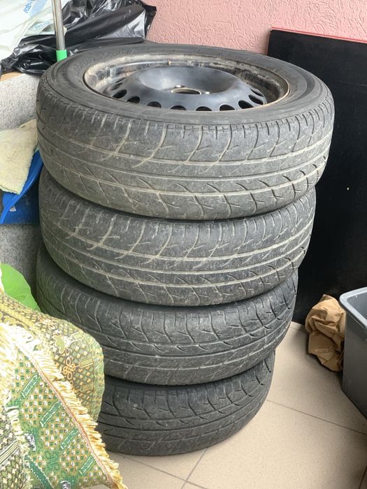 Vand cauciucuri de vara 195/60 r15 plus jante tabla