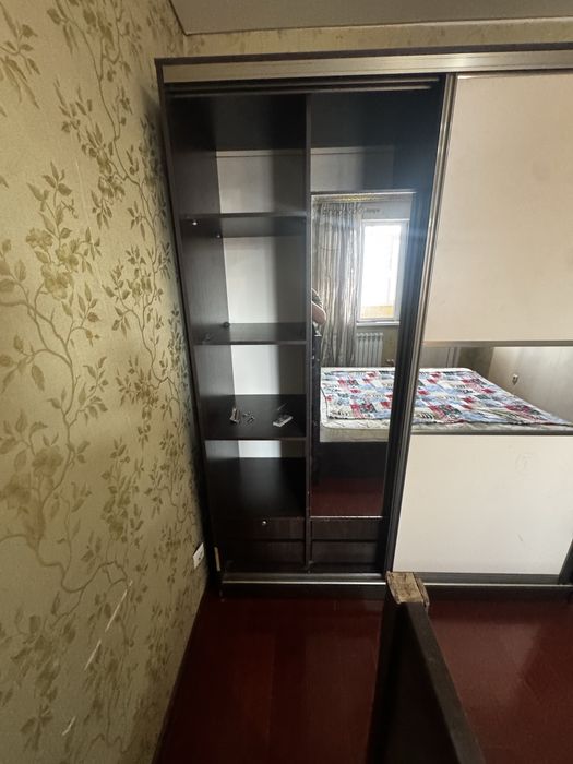 Шкаф в спальню продаётся срочно