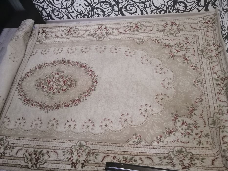 Продам  в хорошем состоянии ковёр