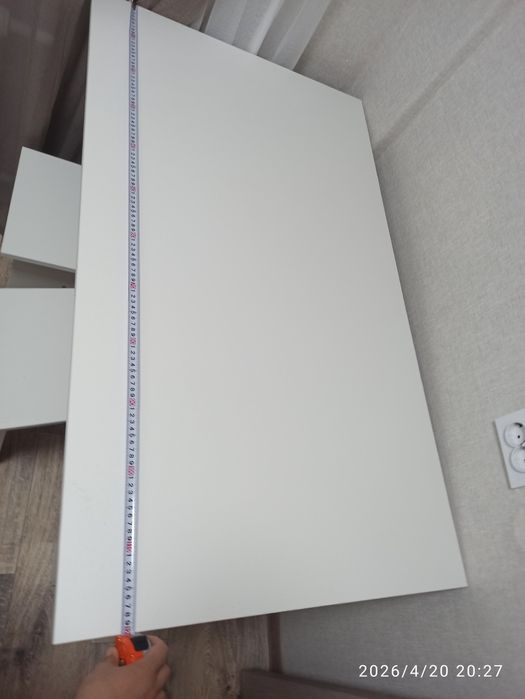 Стол белый и 4 табуретки