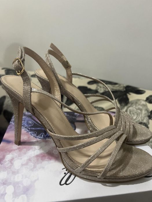 Чанта и сандали на ток