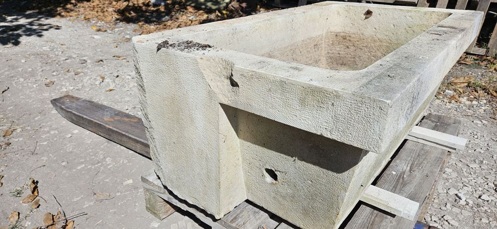 Каменно корито за чешма