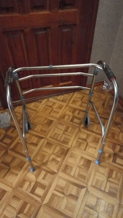 Прокат Костыли Ходунки Инвалидные коляски.