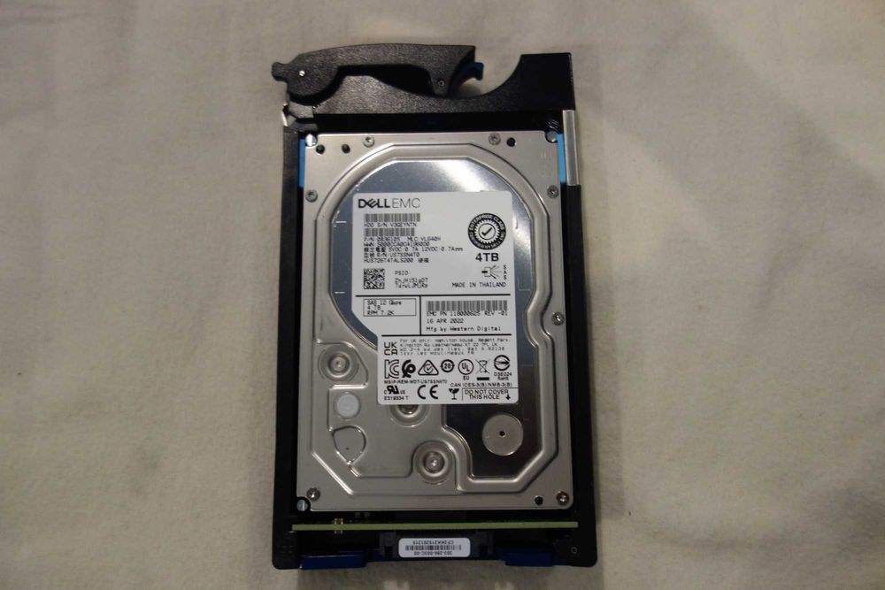 Продавам диск DELL EMC 005053105 4 TB SAS Disk 0B36105