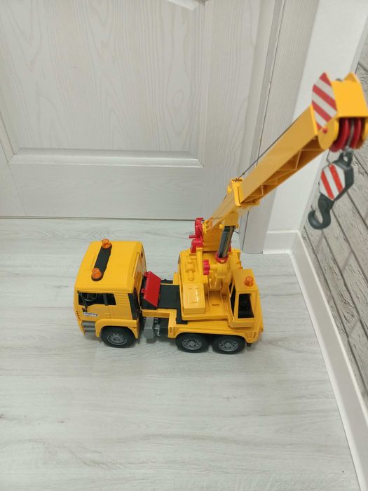 Masina macara Bruder