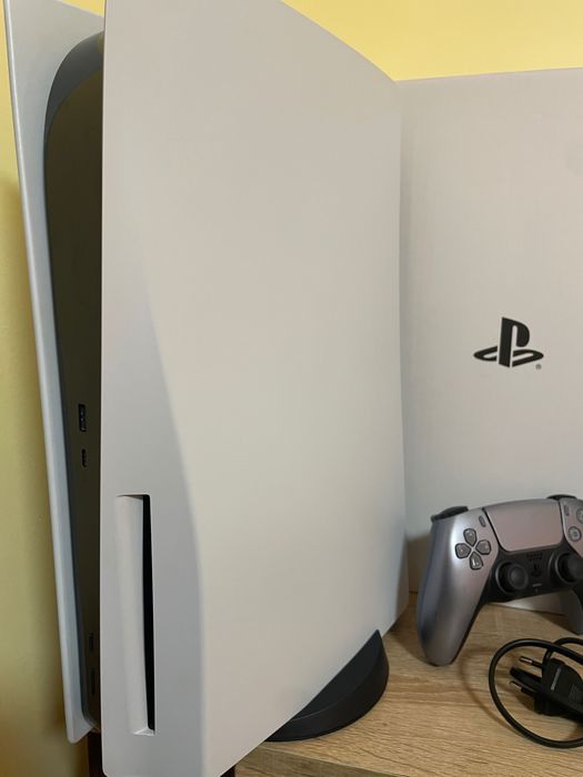 PLAYSTATION 5 DISK + FC 24 перфектен