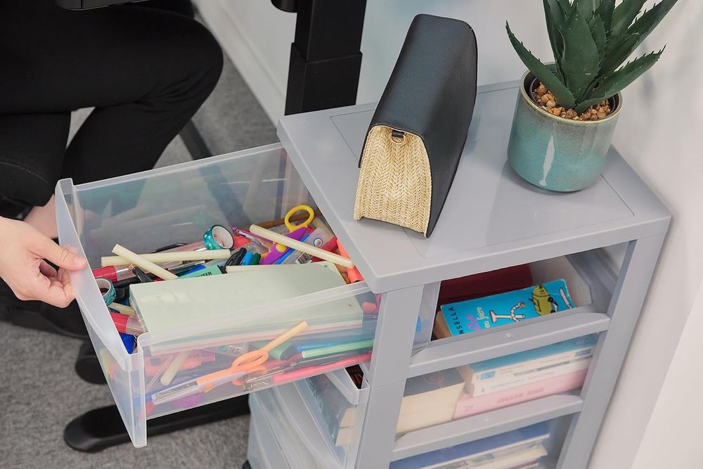 Шкаф с чекмеджета на колела – удобна организация за дом и офис