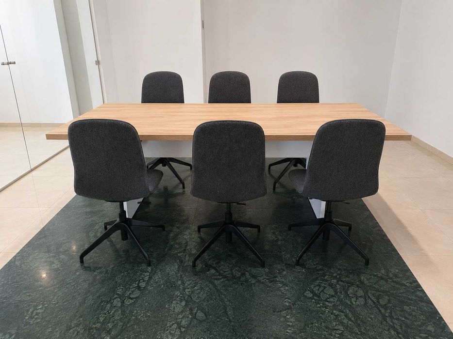 SET MOBILIER SALĂ DE ȘEDINȚE – Masă conferință + 6 scaune + 2 dulapuri depozitare- Piesele pot fi achizitionate si separat.