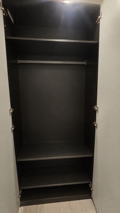 Продавам гардероб за гр.София