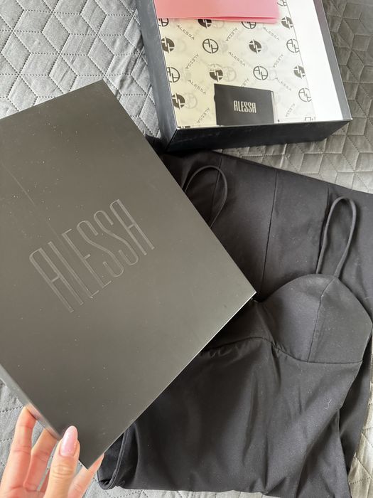 Черна рокля Alessa