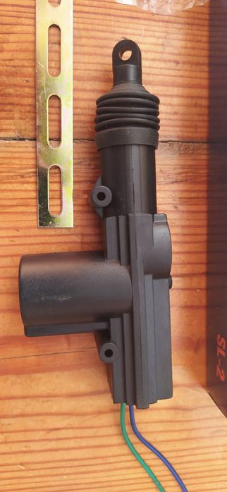 Толкатель центрального замка.