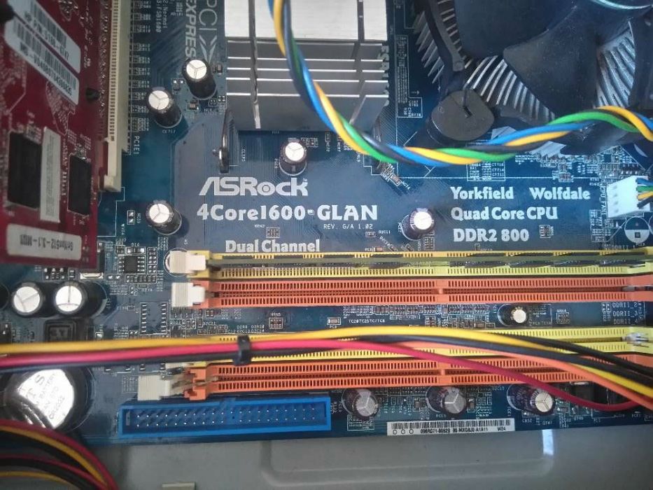 Мощен четириядрен компютър