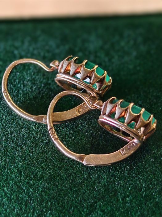 Продам серьги 56 пробы 1860г.С изумрудами