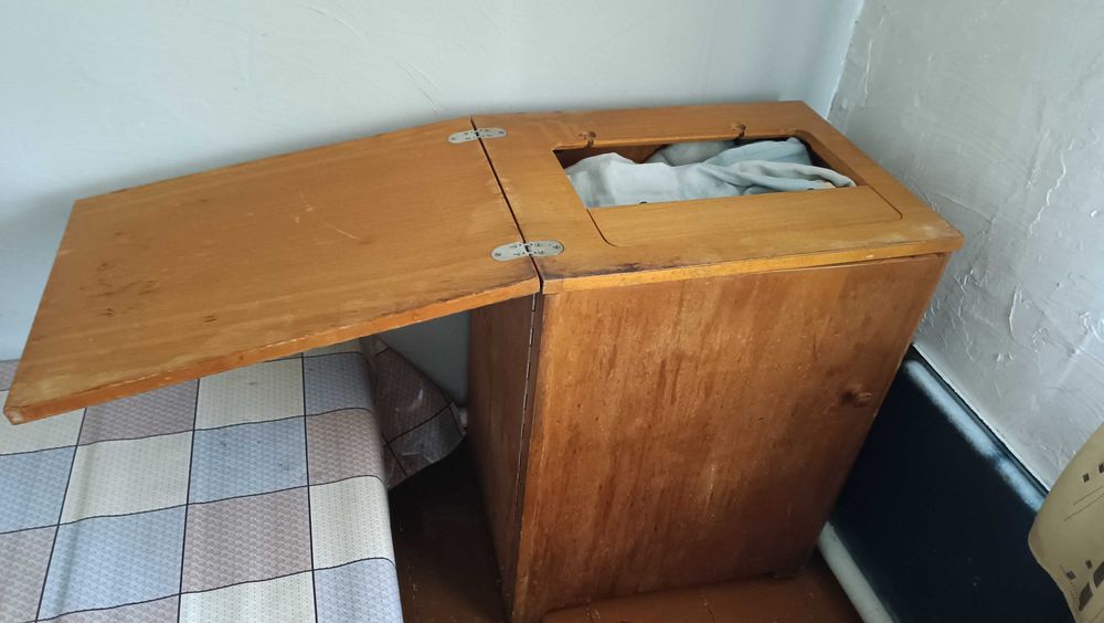 Тумба для швейной машинки.