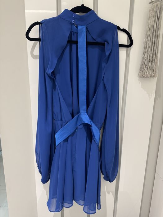 Рокля Авин с гол гръб