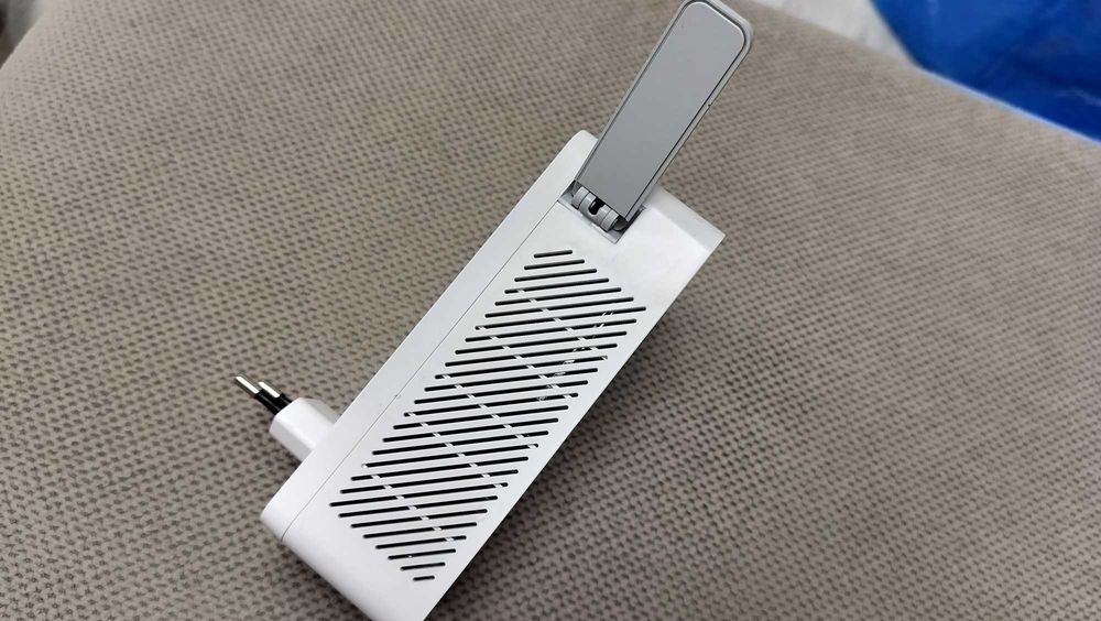 D-Link DHP-W610AV PowerLine AV2 1000 Wi-Fi AC1200 Range Extender Adapt