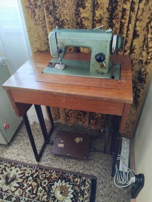 Стара Шевна Машина NAUMANN