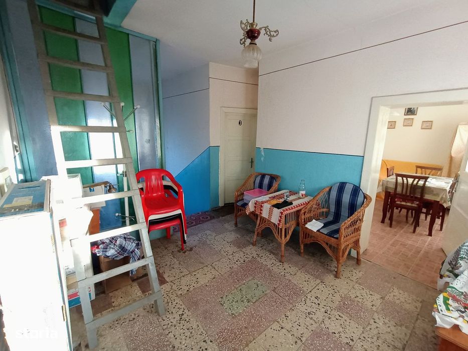 Casa generoasa cu 4 camere / str. Pomilor