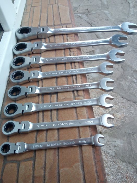 Комплект ключове тресчотка с чупеща глава