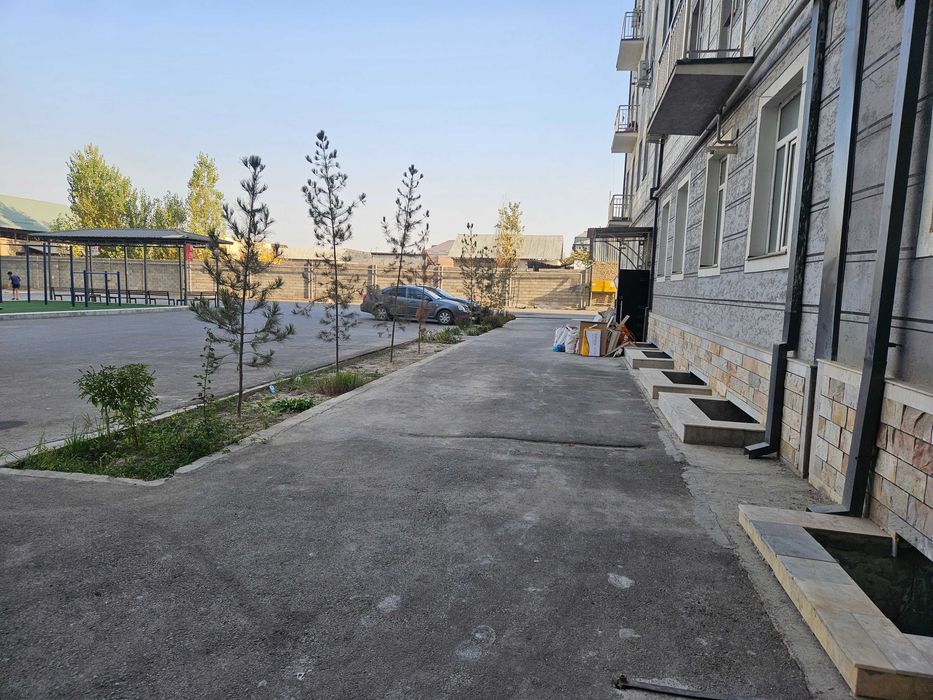 Kvartira sotiladi 83 kv/m