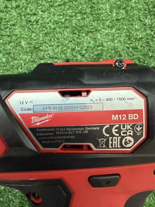 Нов импакт на Milwaukee M12 BD с 2 батерии и зарядно