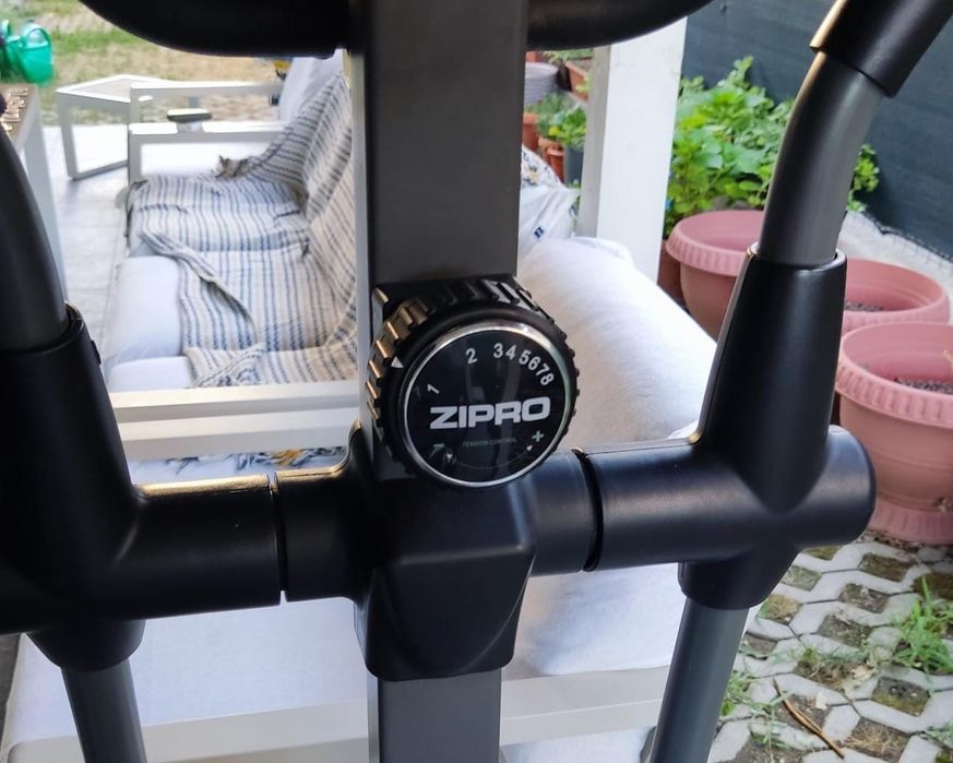 Bicicletă eliptică Zipro (Decathln) ca noua, cu doar 4-5 km. Tel 766228278 sector 3 Titan